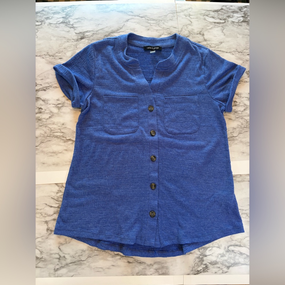 Cable & Gauge blue button down Top SIZE‎ S
